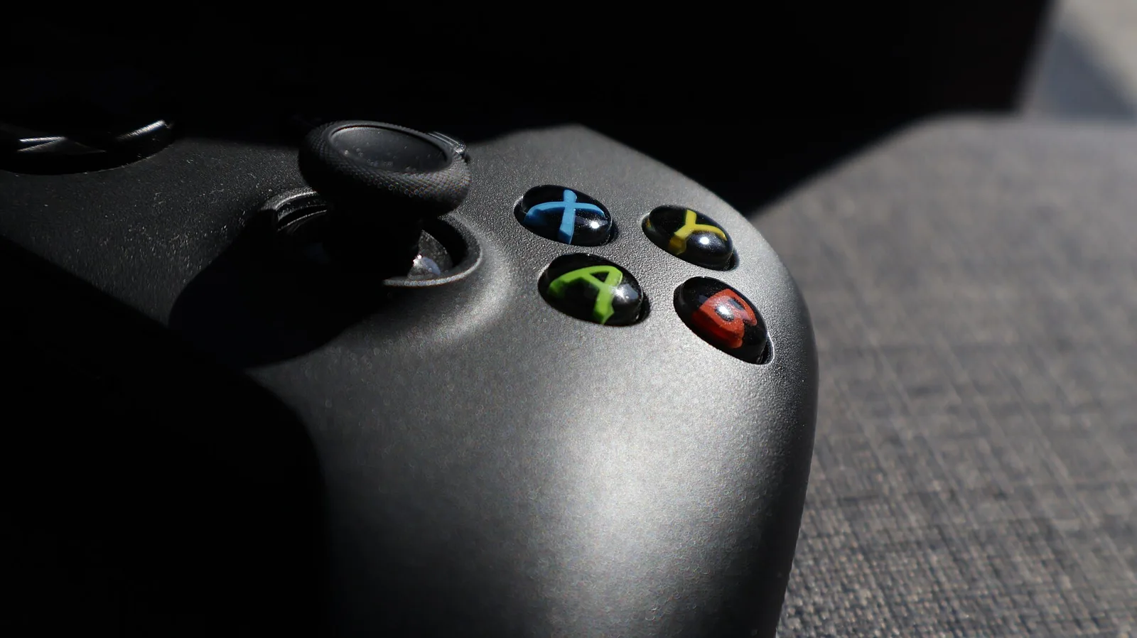 Black Xbox wireless controller